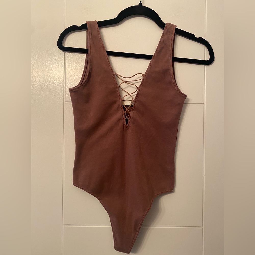 Wilfred- Ribbed Bodysuit with Lace-Up Detail